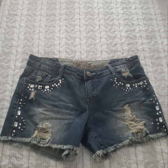 Distressed Shorts size 11 - Picture 1 of 8